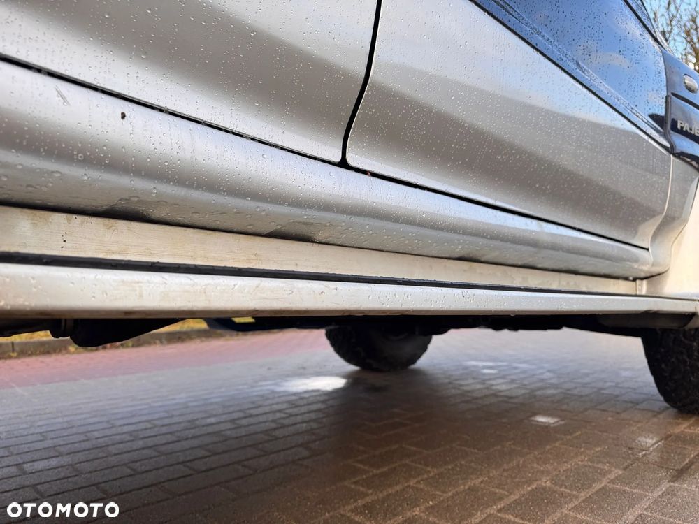 Mitsubishi Pajero - 21