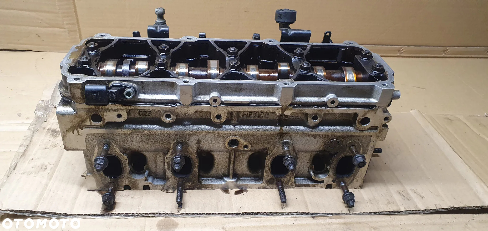Głowica silnika kompletna wałek Audi A4 B6 1.6 06B103373T - 4