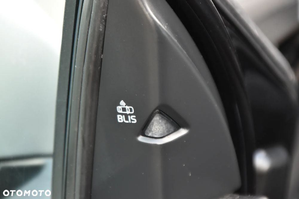 Volvo V40 D3 R-Design - 28