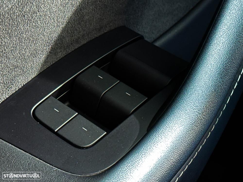 Tesla Model Y Performance Dual Motor AWD — fotografia 46