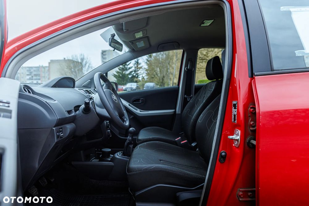 Toyota Yaris 1.0 Entry EU5 - 12