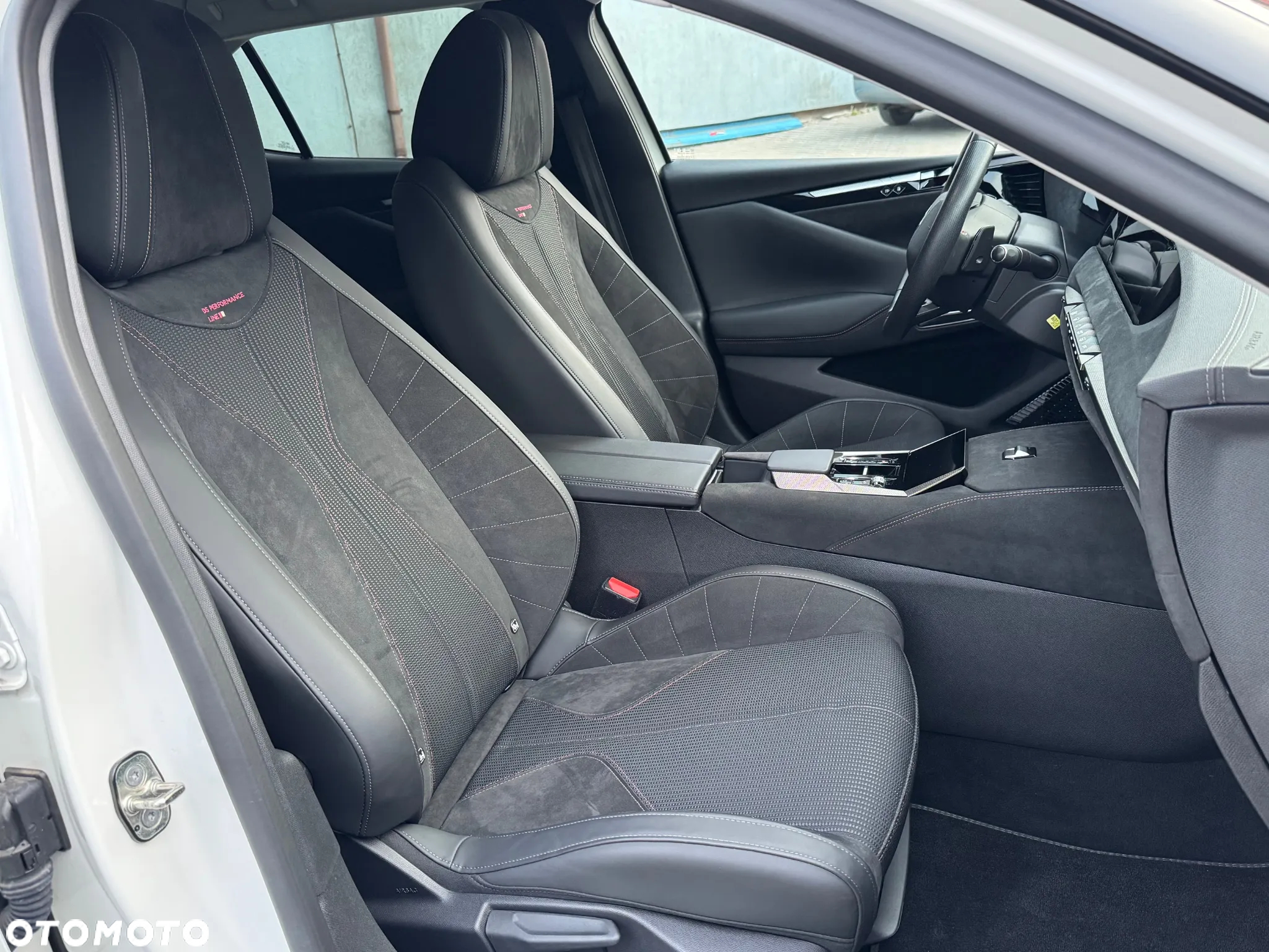 DS Automobiles DS 4 1.5 BlueHDi Performance Line + - 19