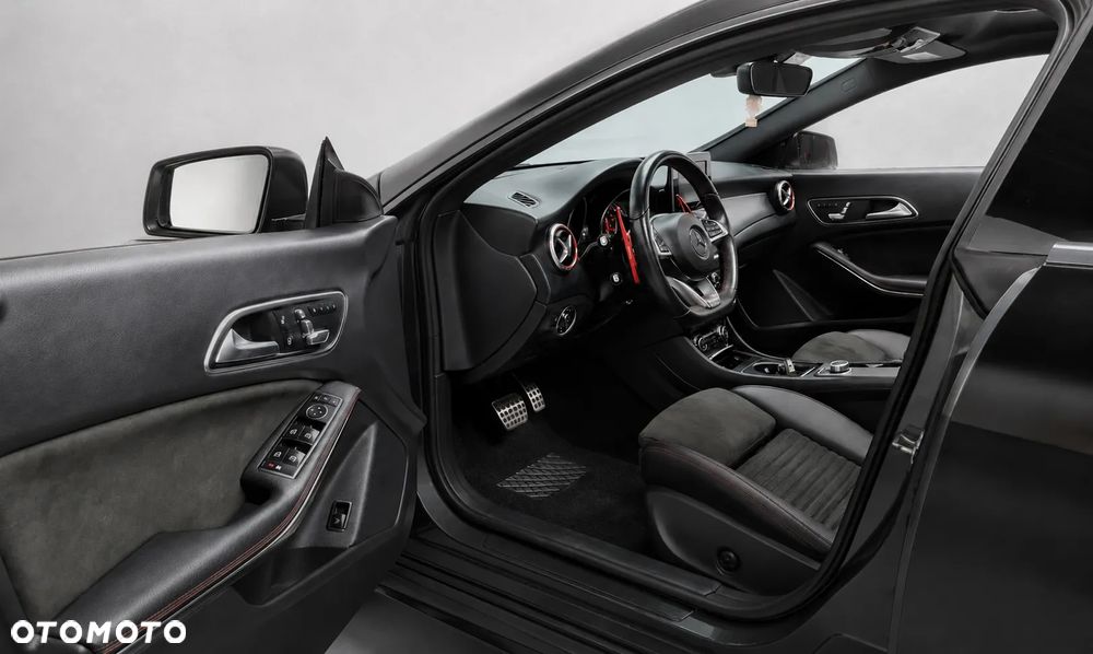 Mercedes-Benz CLA 250 4-Matic AMG Line - 7