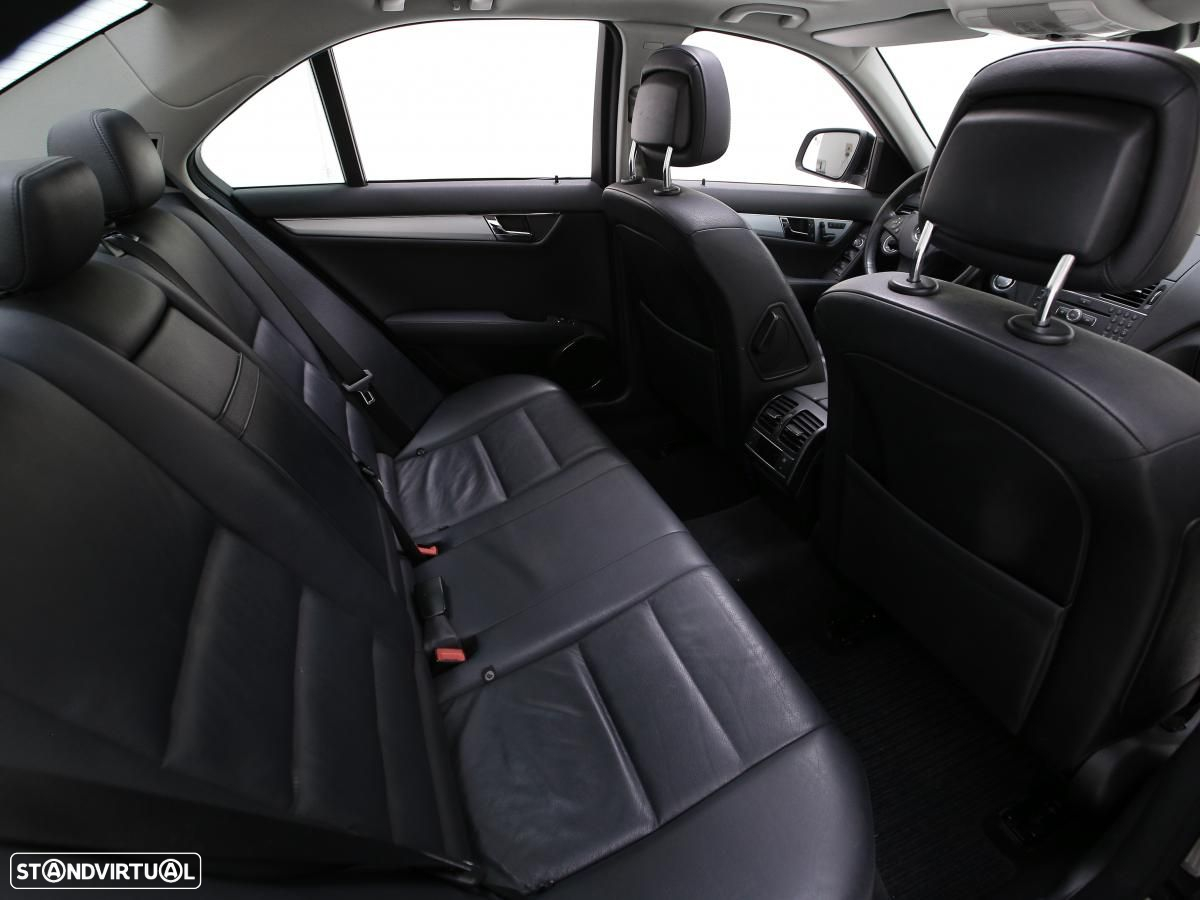 Mercedes-Benz C 320 - 11