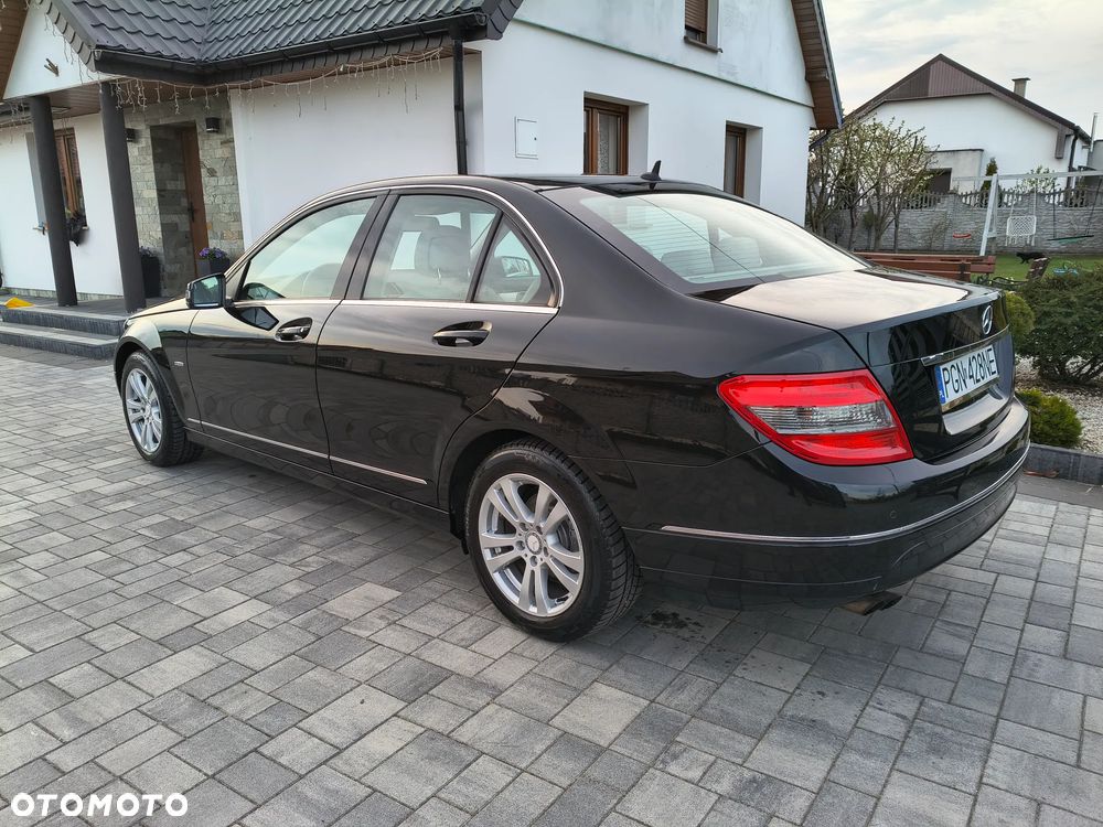 Mercedes-Benz Klasa C 180 Kompressor BlueEFFICIENCY Avantgarde - 31