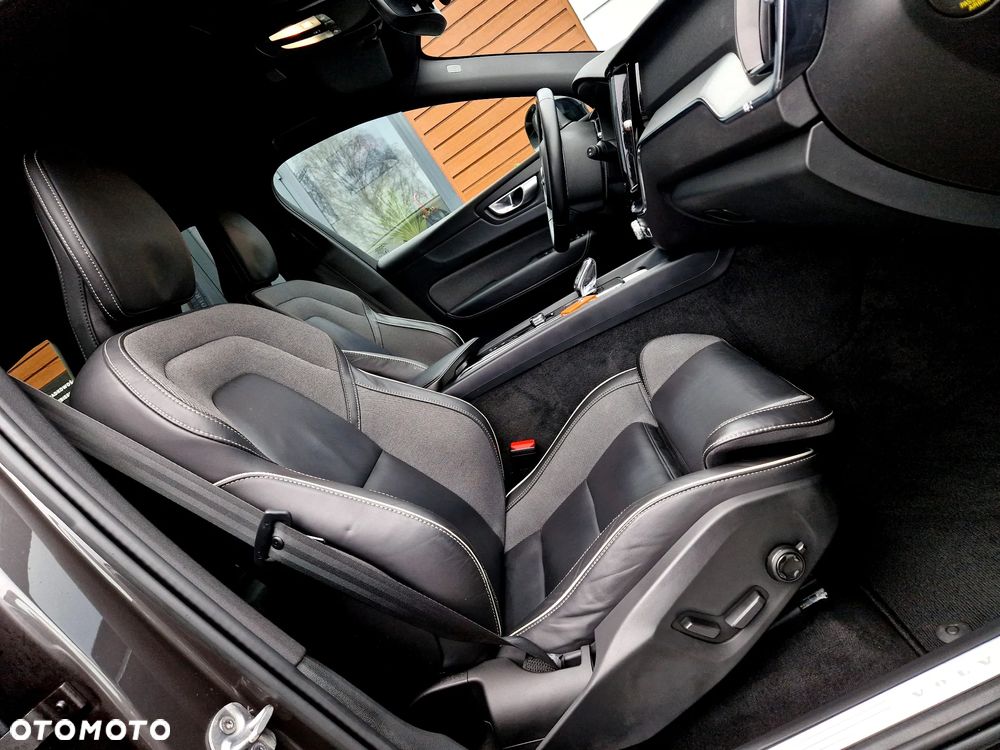 Volvo XC 60 B4 D Plus Dark - 10