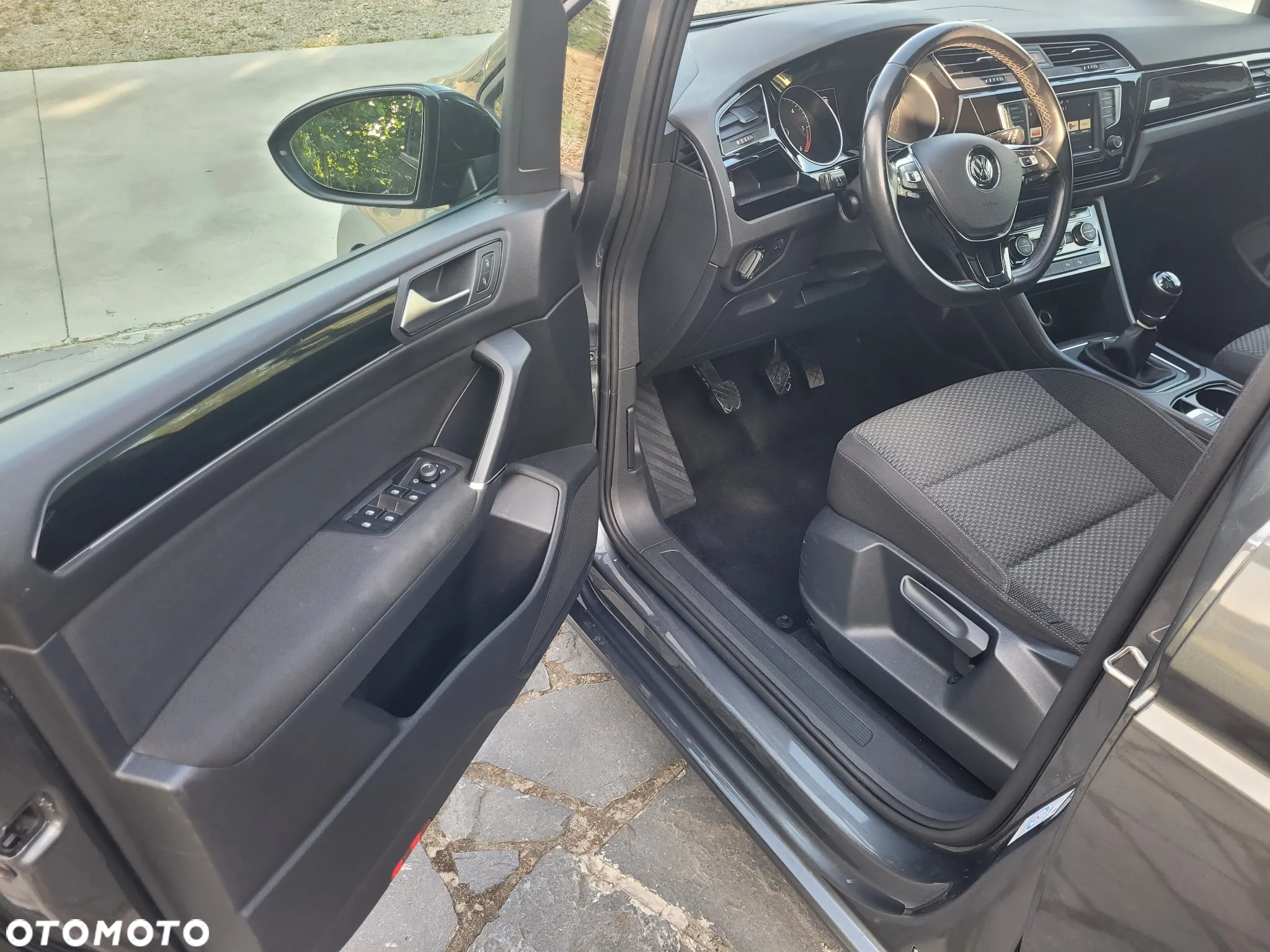 Volkswagen Touran 2.0 TDI BMT Comfortline - 9