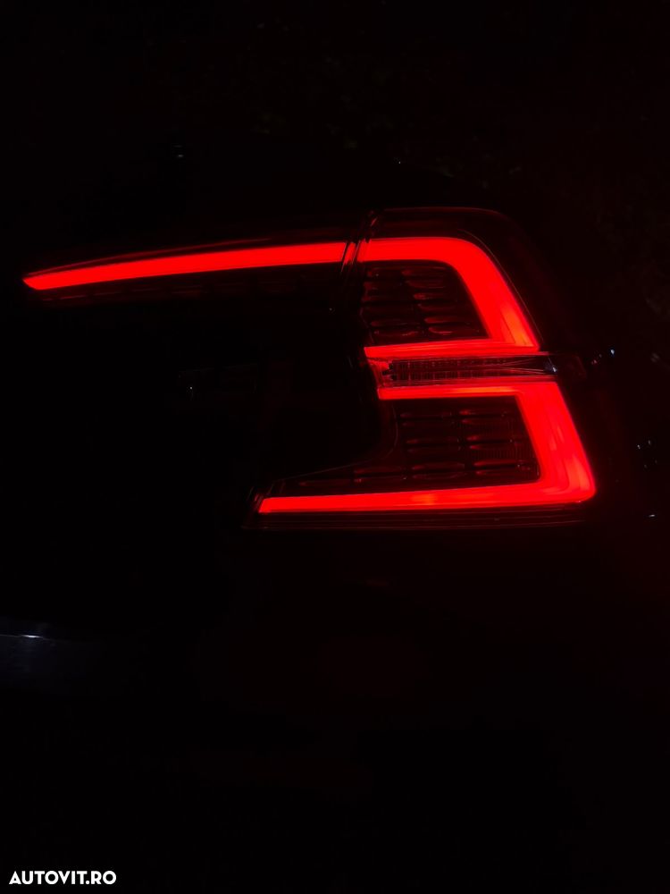 Volvo S60 T5 R-Design - 9