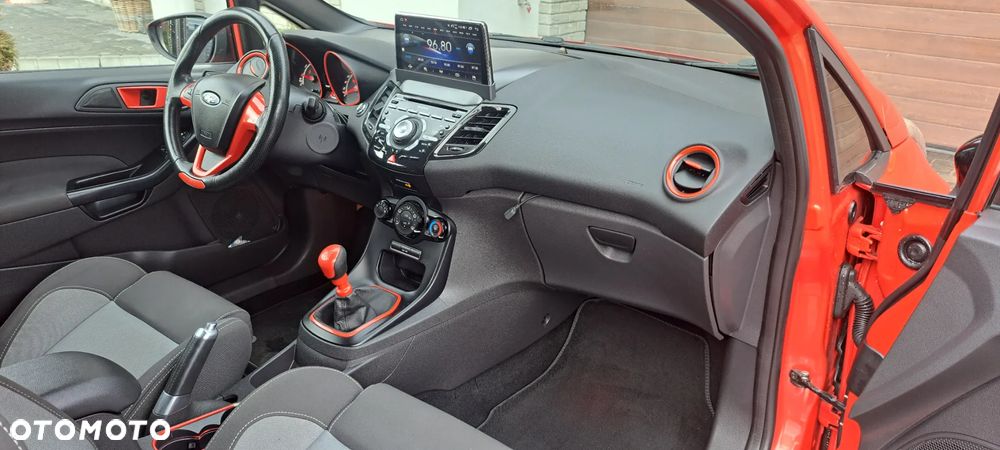 Ford Fiesta 1.6 EcoBoost ST - 23