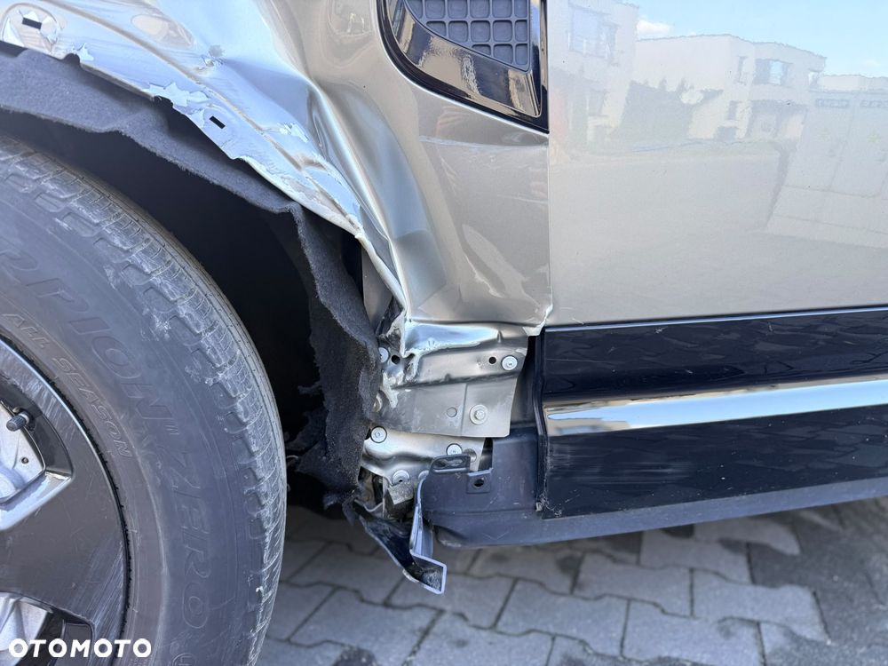 Land Rover Defender 3.0 D300 mHEV X-Dynamic HSE - 11