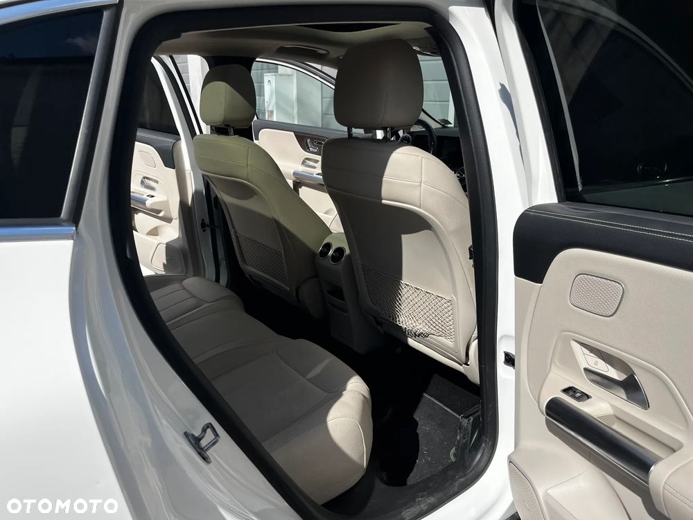 Mercedes-Benz GLA - 15