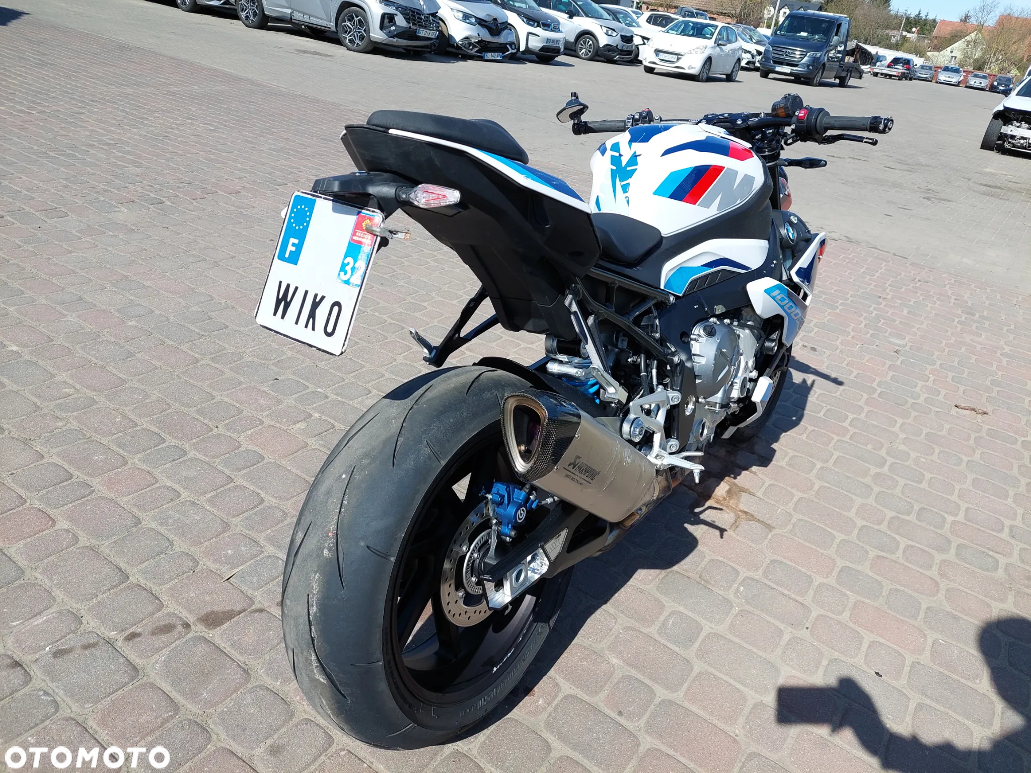 BMW S - 6