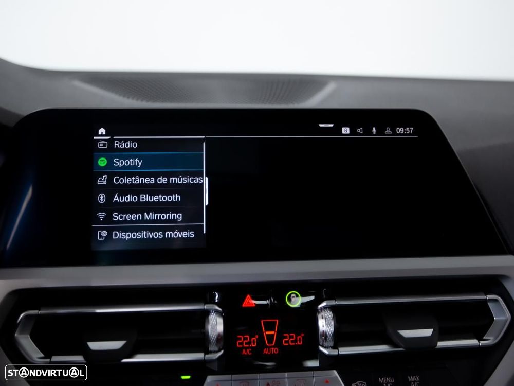 BMW 320 e Touring Corporate Edition Auto - 27