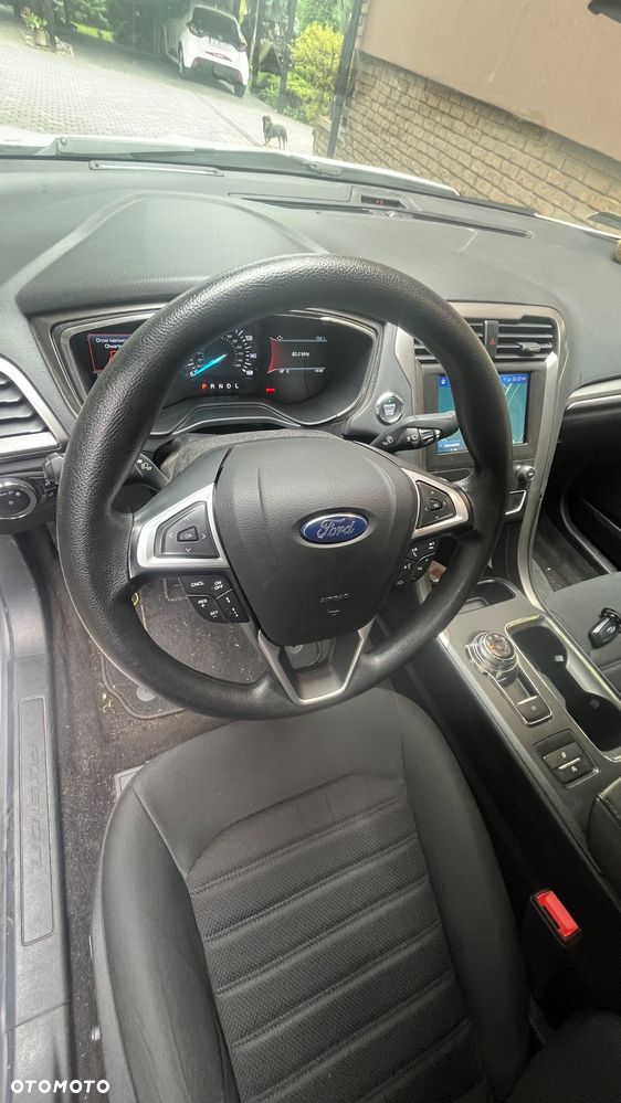 Ford Fusion - 12