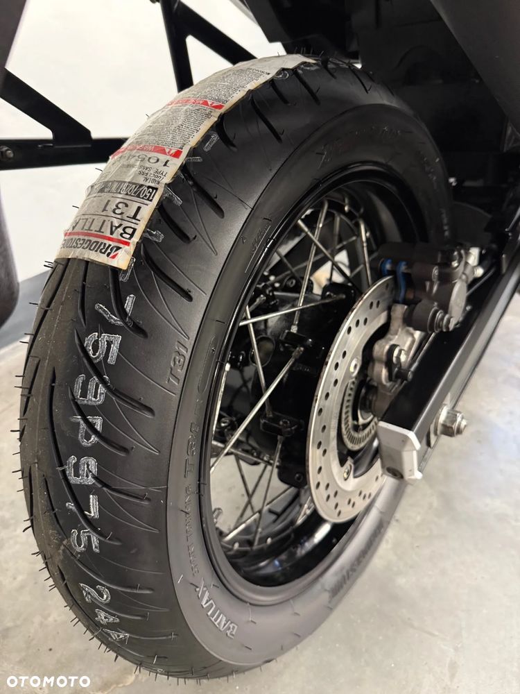 Suzuki V-STROM - 10