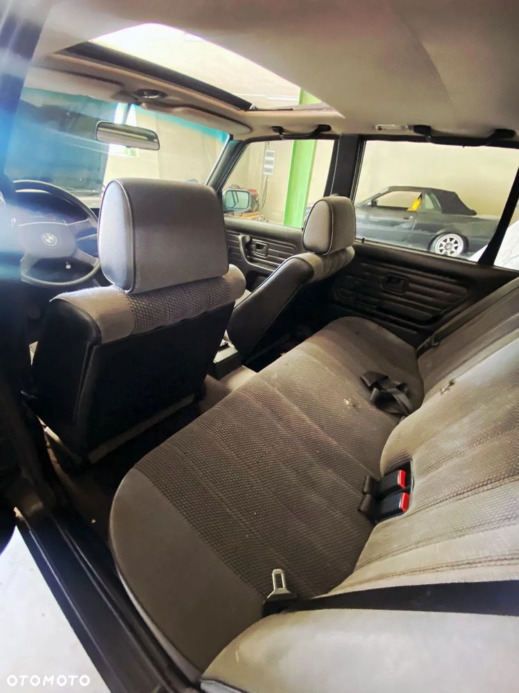 BMW Seria 3 316i Touring - 13