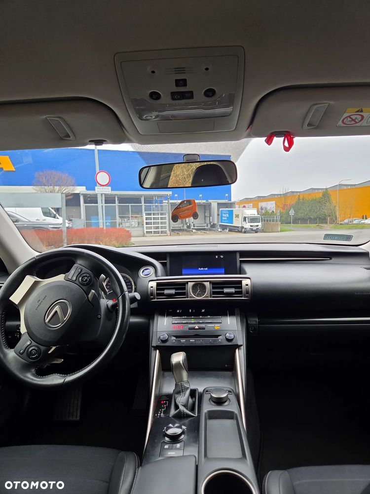 Lexus IS 300h Elite - 26