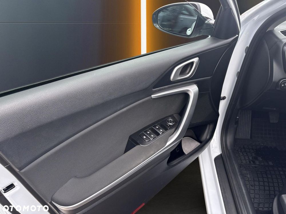 Kia Ceed - 10