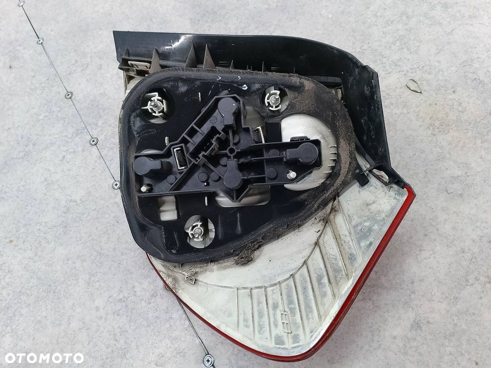LAMPA TYLNA LEWA BMW 1 E87 6924501 5D - 6