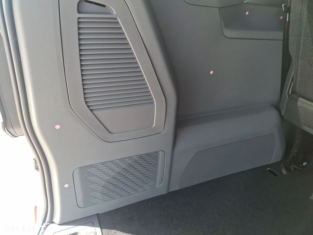 Volkswagen Caravelle - 20