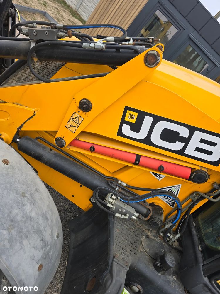 JCB - 9