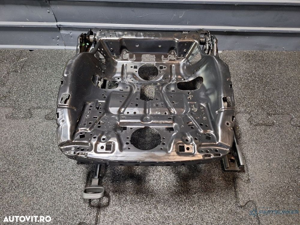 Armatura  scaun stanga VOLKSWAGEN PASSAT B8 2014 - 2023  5Q4881105M - 1