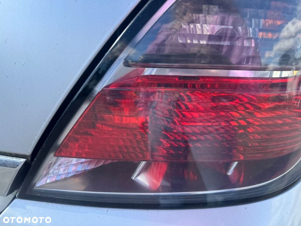 OPEL ASTRA H GTC LAMPA PRAWA TYLNA PRAWY TYŁ - 4