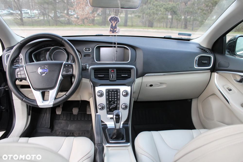 Volvo V40 Cross Country - 5