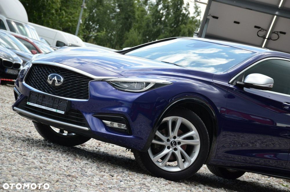 Infiniti Q30 - 28