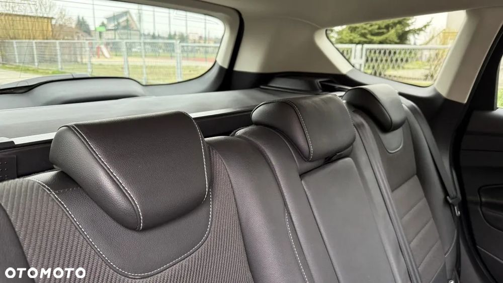 Ford Kuga 2.0 TDCi 2x4 Titanium - 34