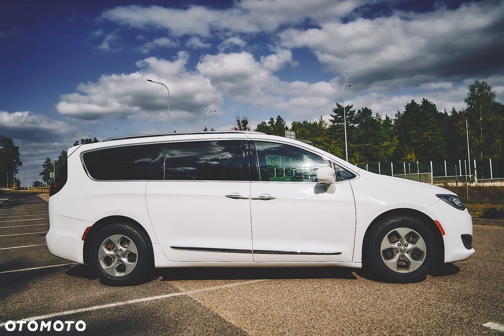 Chrysler Pacifica - 9