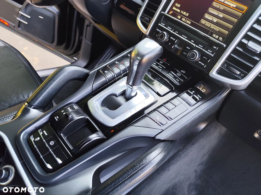 Porsche Cayenne Platinum Edition - 27