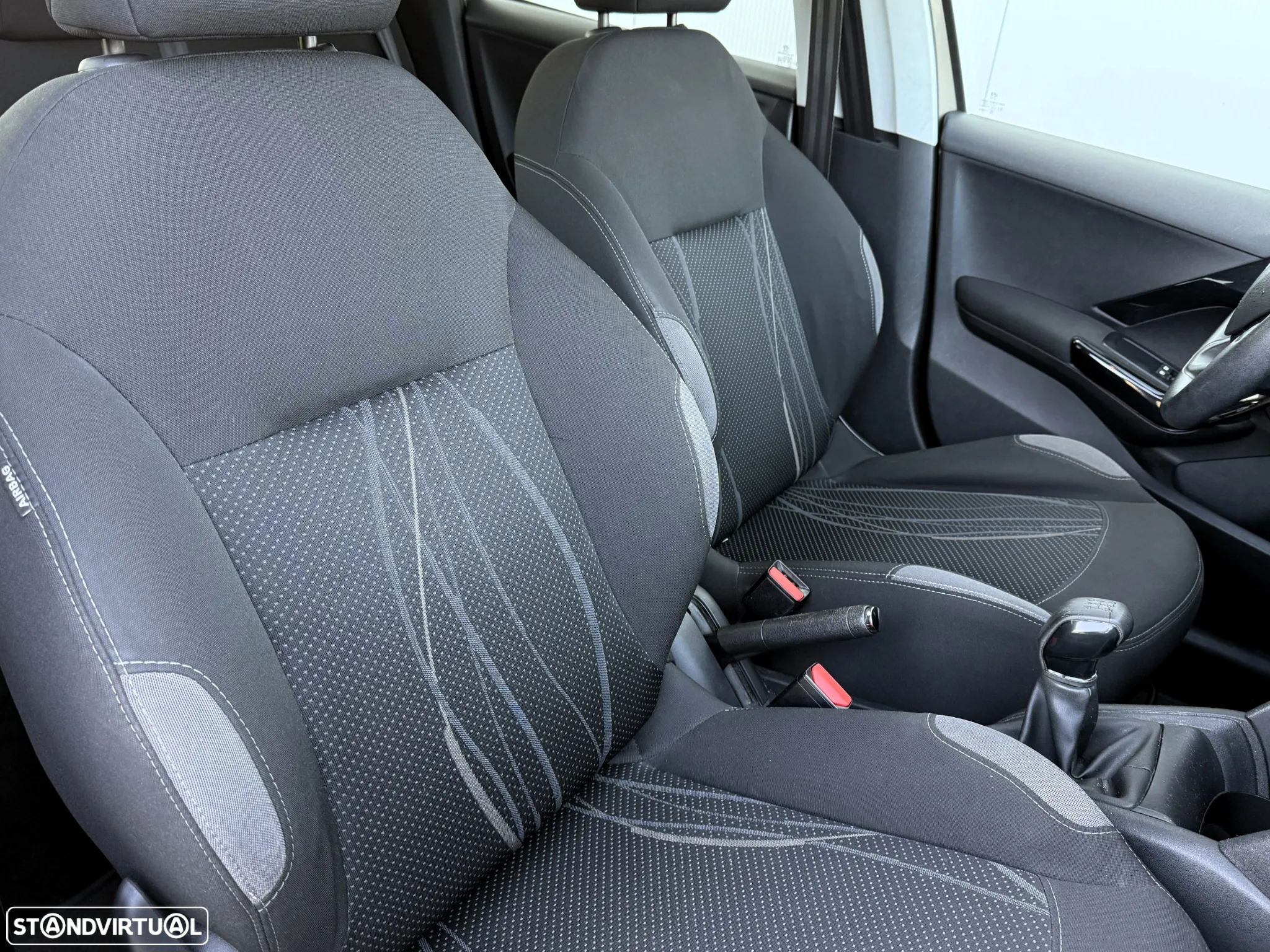 Peugeot 208 1.2 VTi Allure - 27