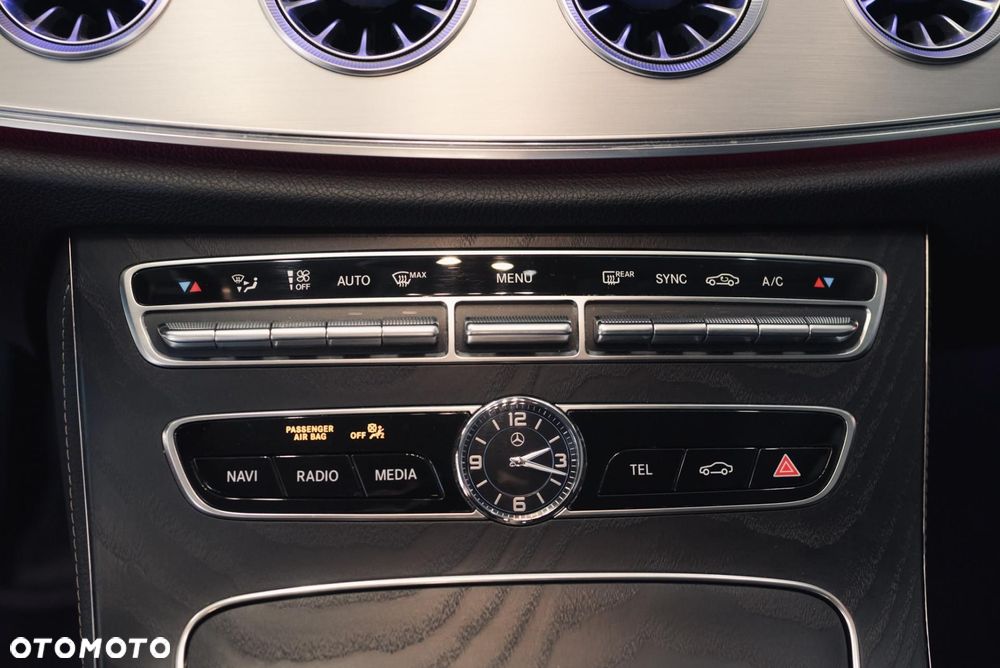 Mercedes-Benz Klasa E 200 4-Matic 9G-TRONIC - 25