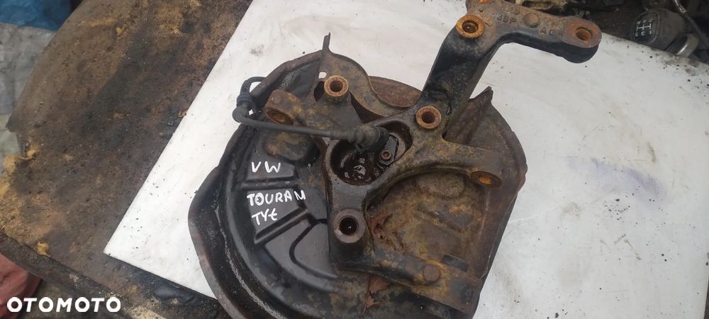 VW Touran I zawieszenie tył wahacz piasta - 4