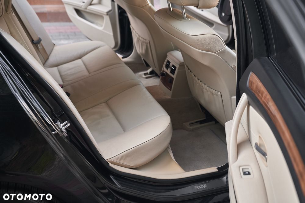 BMW Seria 5 535i xDrive Sport-Aut Modern Line - 26