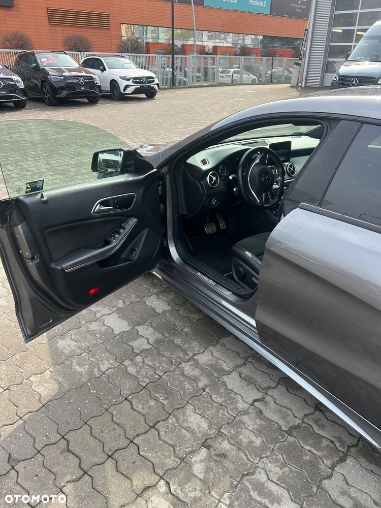 Mercedes-Benz CLA 200 7G-DCT - 4