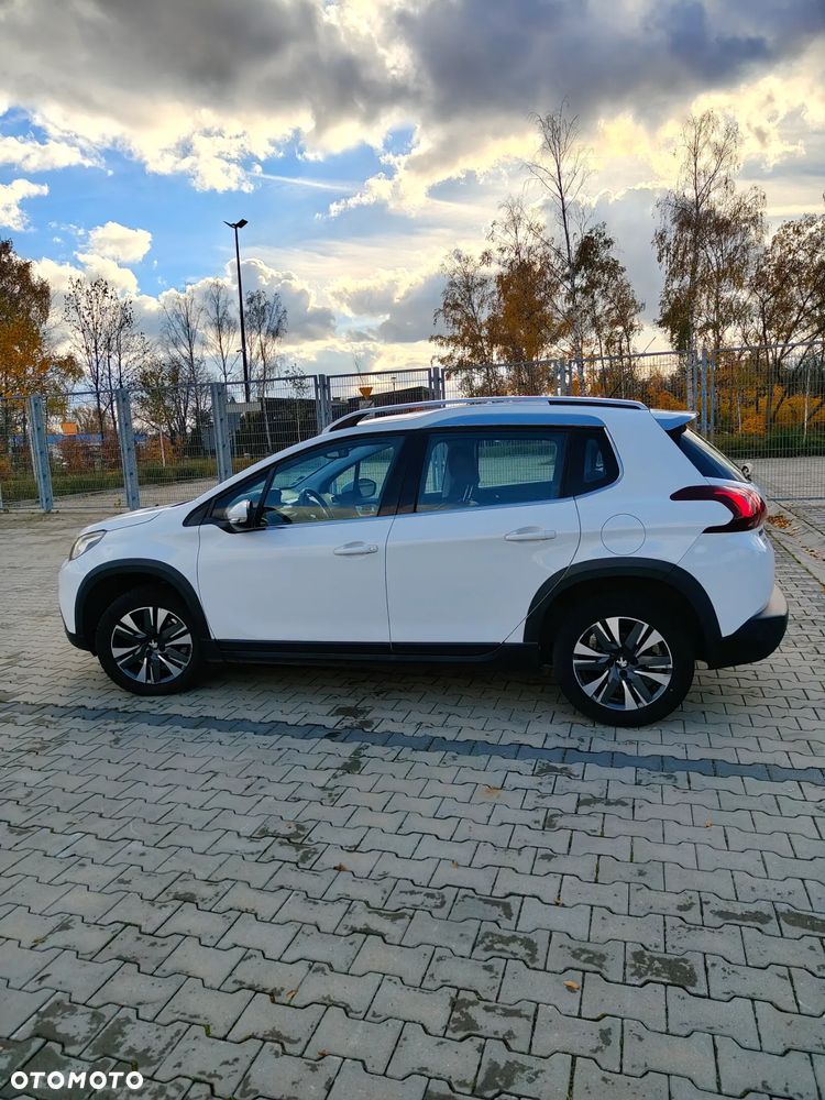 Peugeot 2008 1.2 Pure Tech Allure S&S - 4