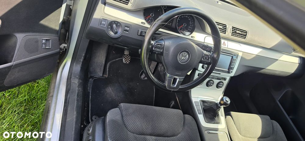 Volkswagen Passat 2.0 TDI Comfortline - 17