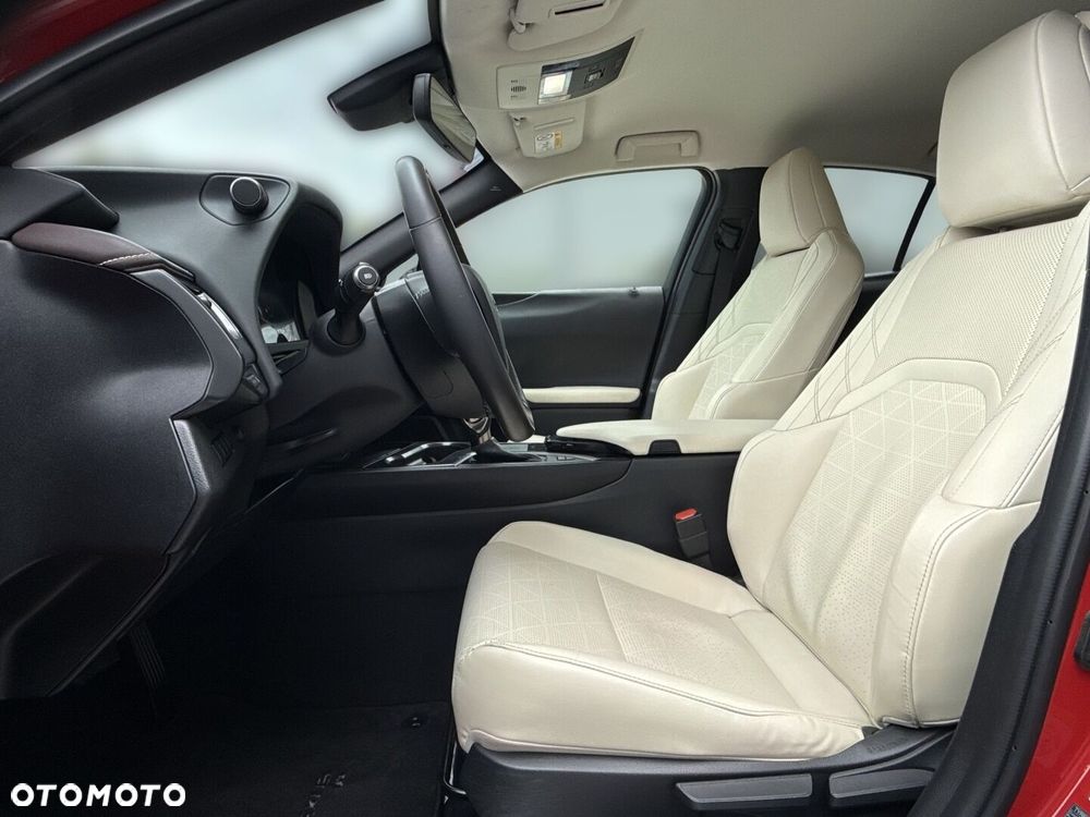 Lexus UX - 10