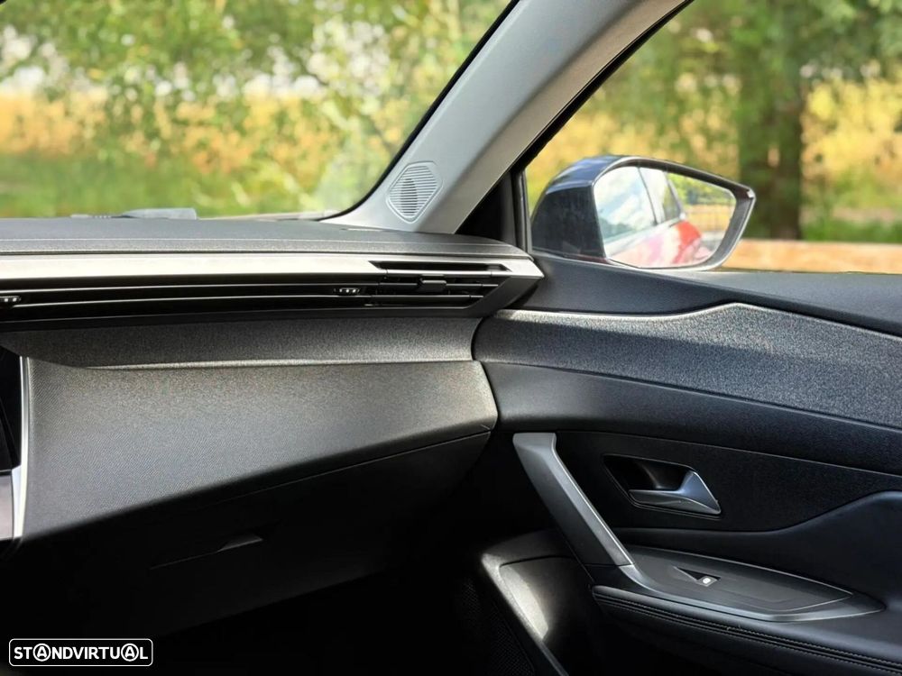 Peugeot 308 1.2 PureTech Allure - 18