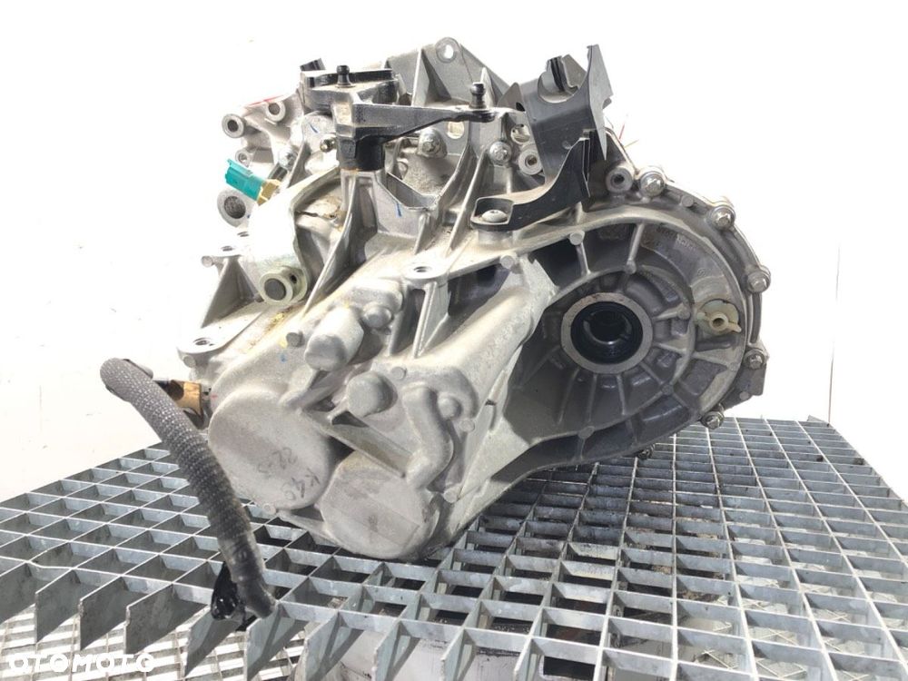 SKRZYNIA BIEGÓW  RENAULT KADJAR (HA_, HL_) 2015 - 2022 1.3 TCe 140 103 kW [140 KM] benzyna 2018 - - 4