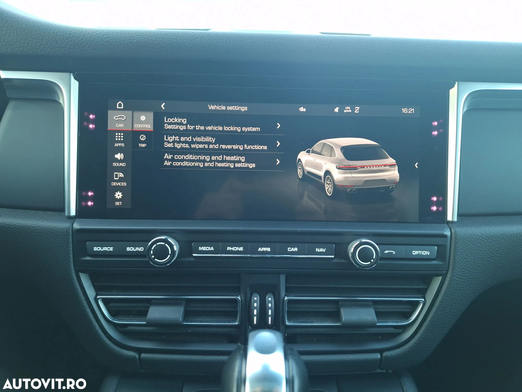 Porsche Macan - 25