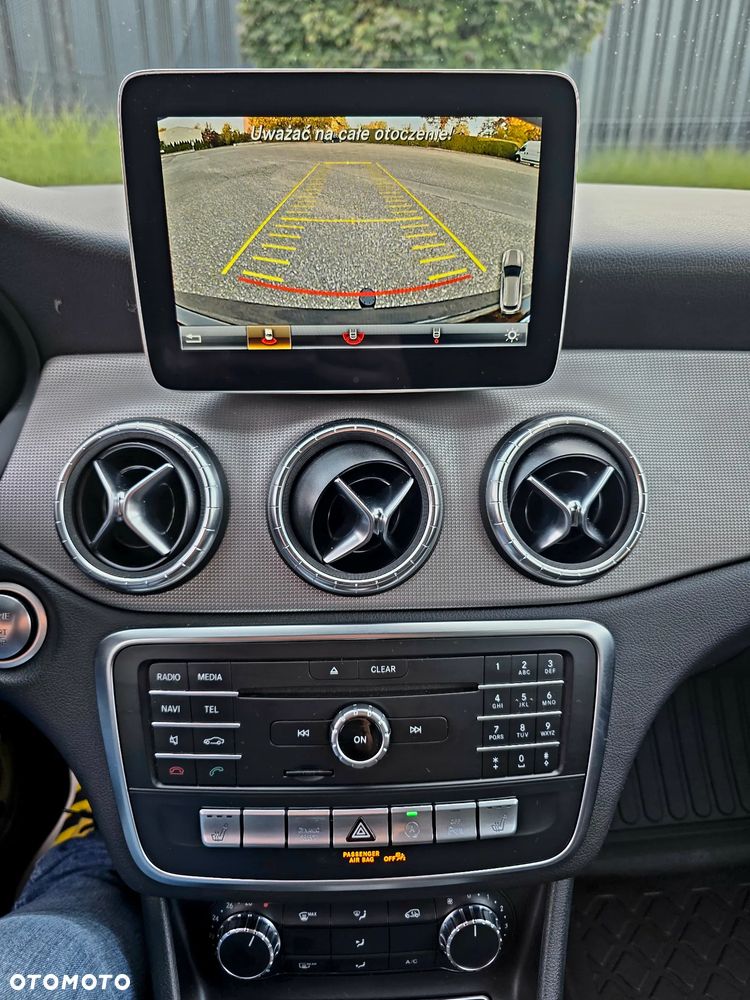Mercedes-Benz CLA 200 Urban - 21