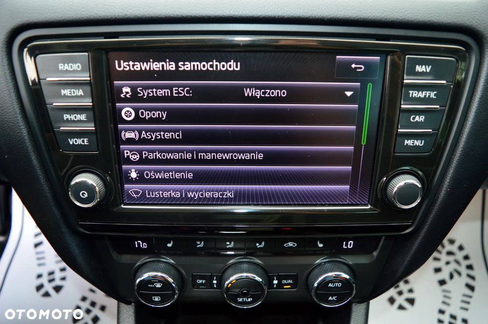 Skoda Octavia 2.0 TDI DSG RS - 24