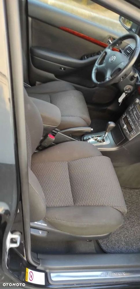 Toyota Avensis - 21