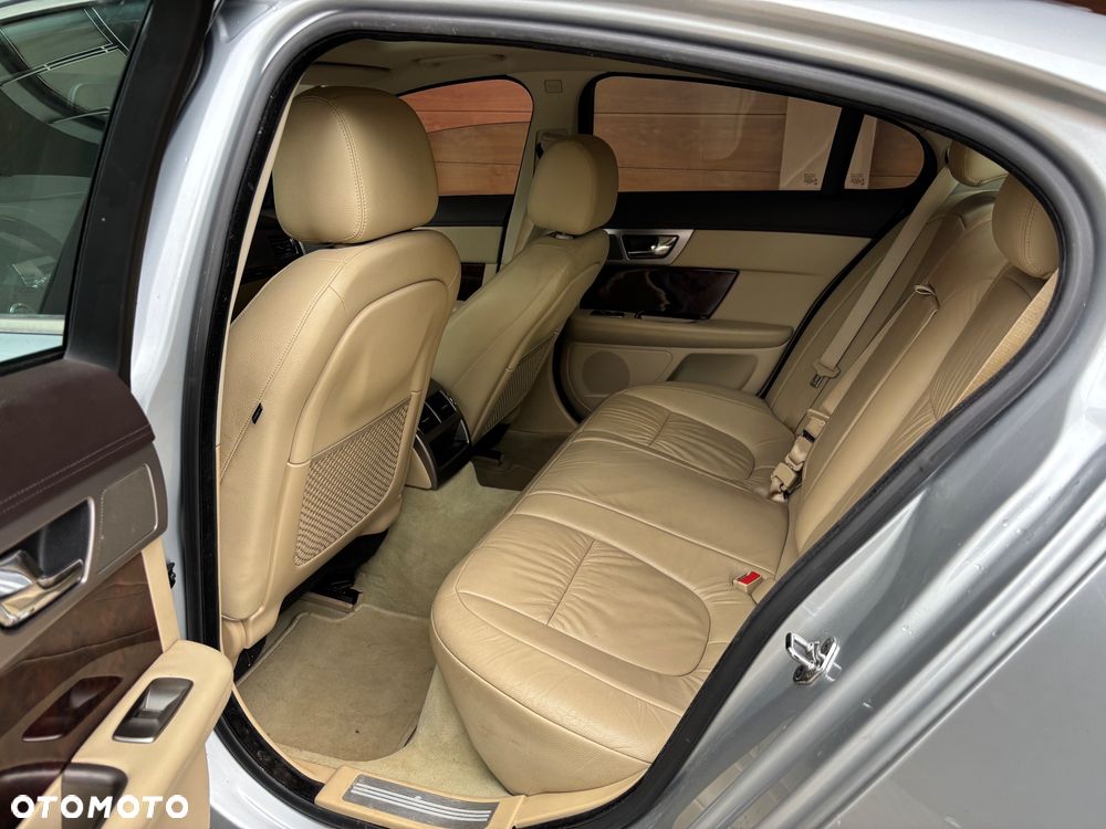 Jaguar XF 3.0 V6 Premium Luxury - 17