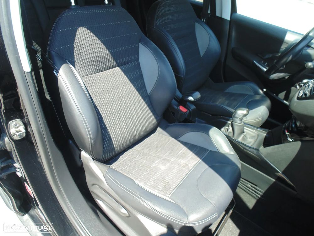 Peugeot 2008 1.6 BlueHDi Allure - 18