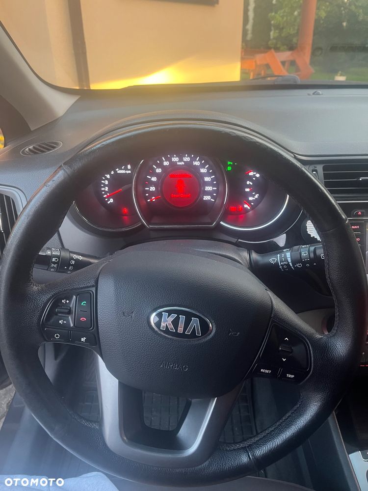 Kia Rio 1.4 L - 11