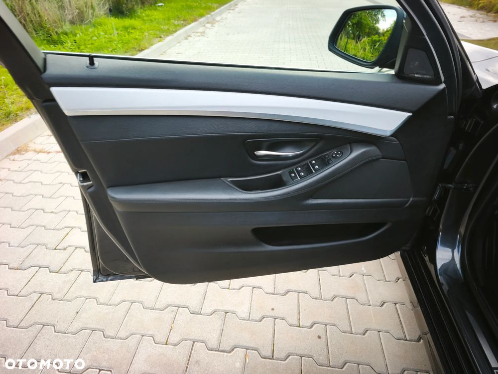 BMW Seria 5 520d Luxury Line - 12
